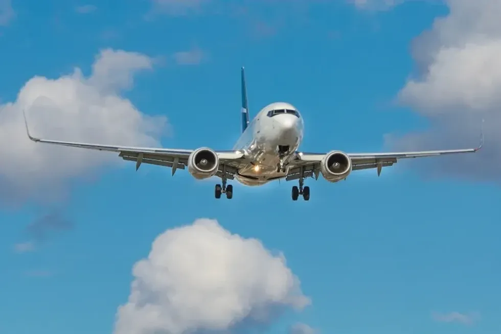 Rritja e çmimeve dhe mungesa e karburantit, Evropa përballet me anulime fluturimesh