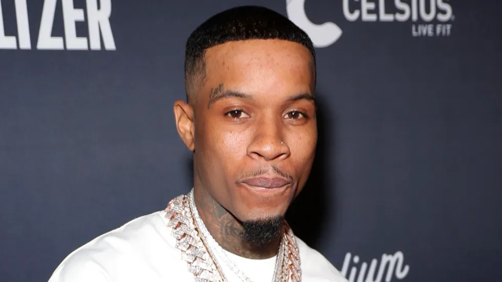 Reperi Tory Lanez  po padit sistemin e burgjeve të Kalifornisë për 100 milionë dollarë pasi u ther me thikë 16 herë