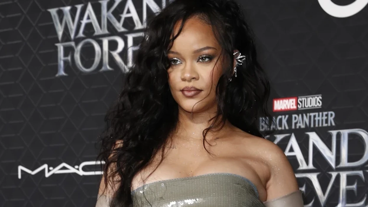 Raportuan se është shtatzënë, Rihanna komenton lajmet me ironi: A është bebja në barkun tim?