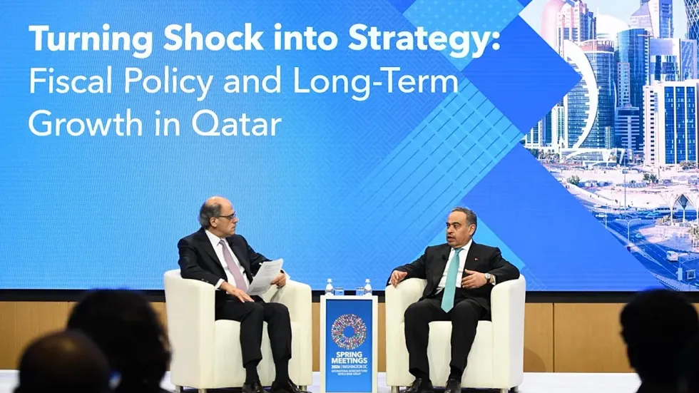 Frikë për tronditje globale ndërsa Irani shtrëngon kontrollin mbi Hormuzin, Katari thotë se ndikimi 