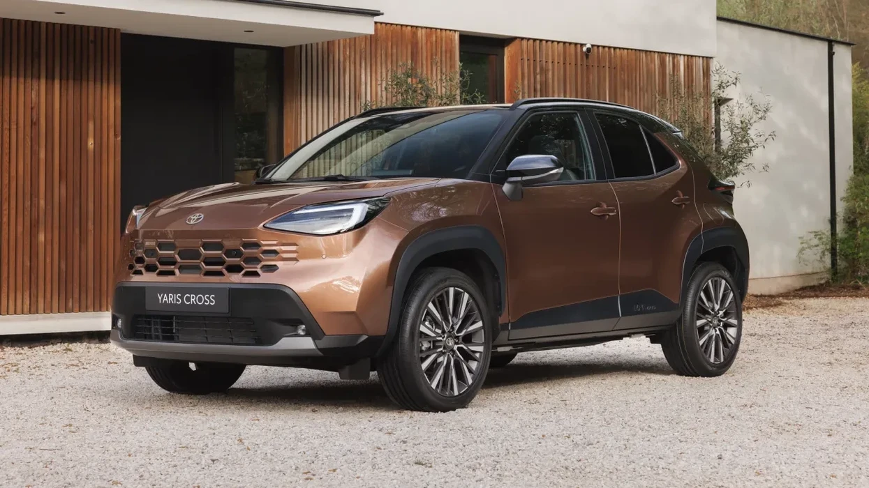 Toyota Yaris Cross i qëndron besnik emrit të tij me një pamje të re energjike