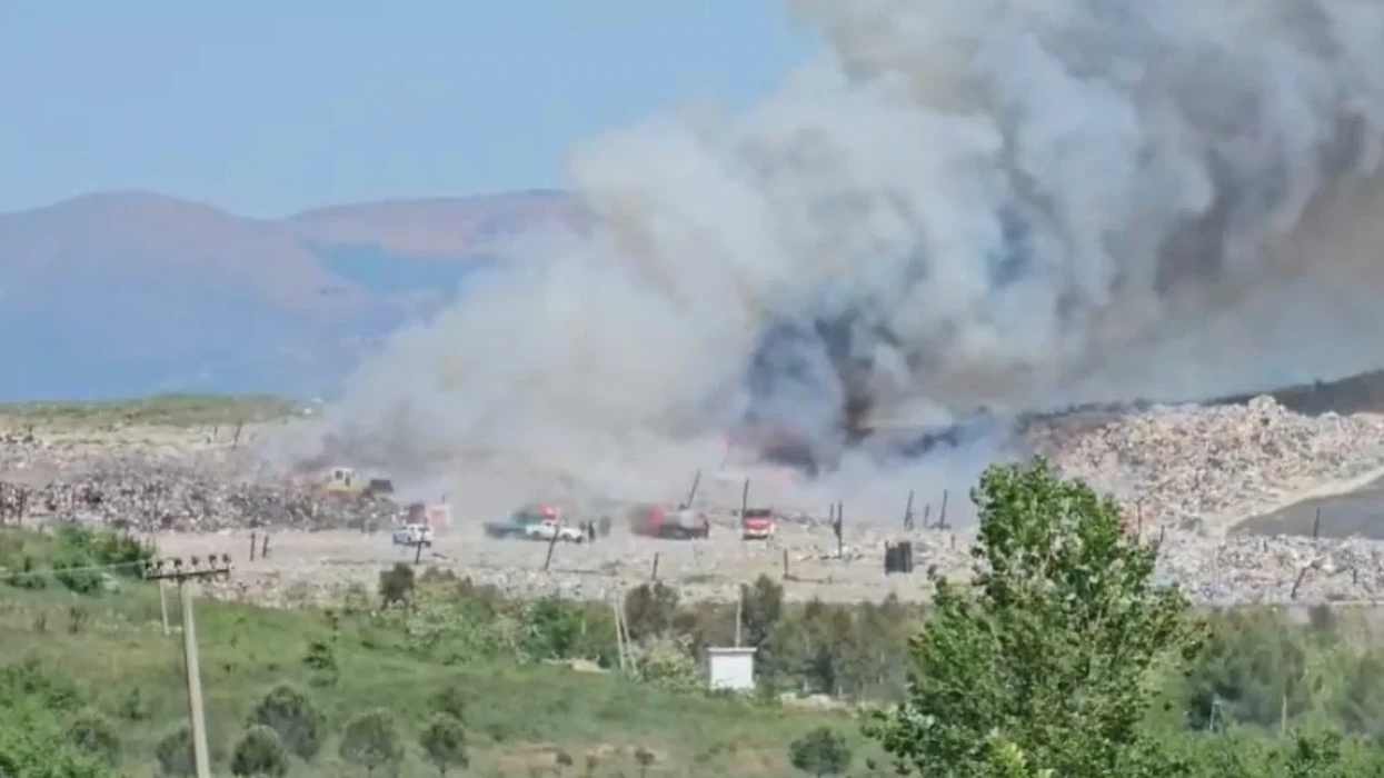 Zjarr masiv në Bushat, flakët përhapen në gjithë zonën - në terren 6 mjete të zjarrfikësve