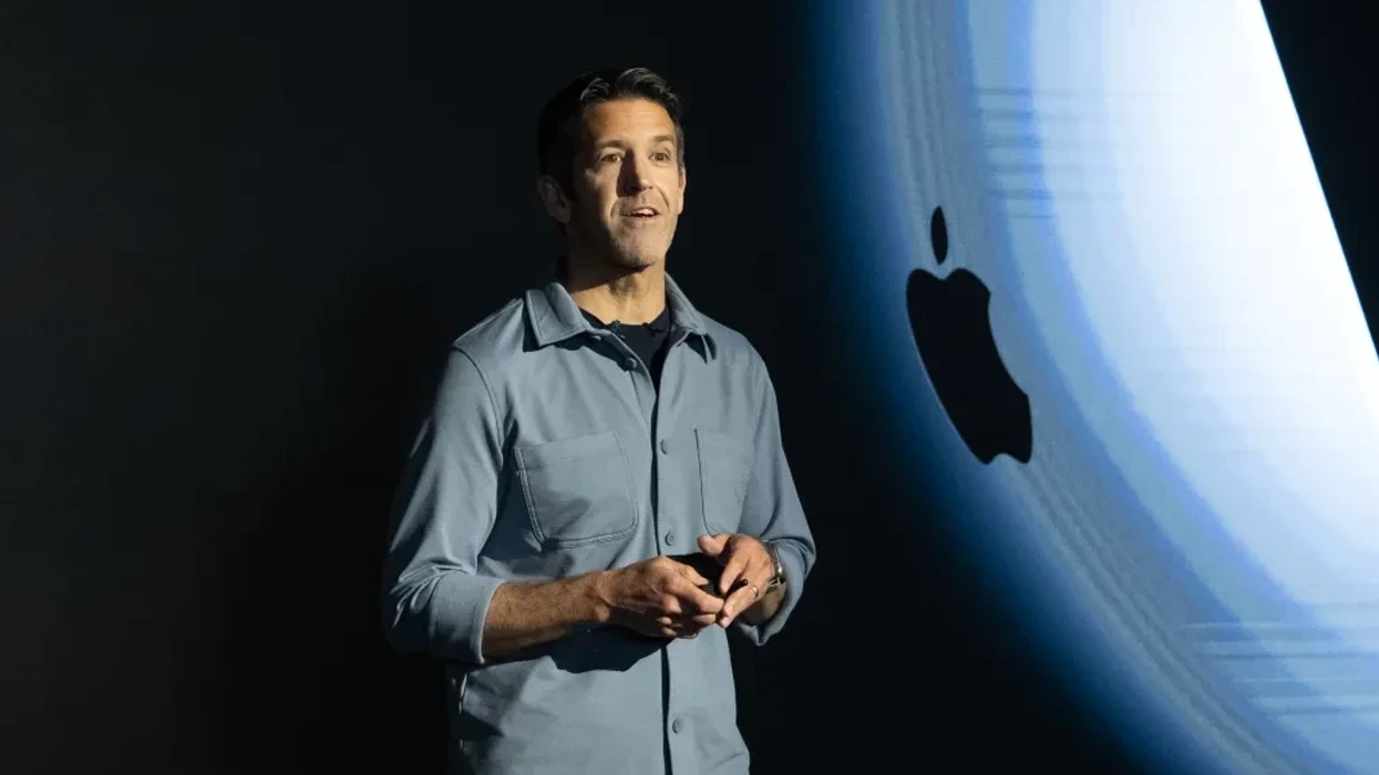 Kush është John Ternus, CEO i ardhshëm i Apple?