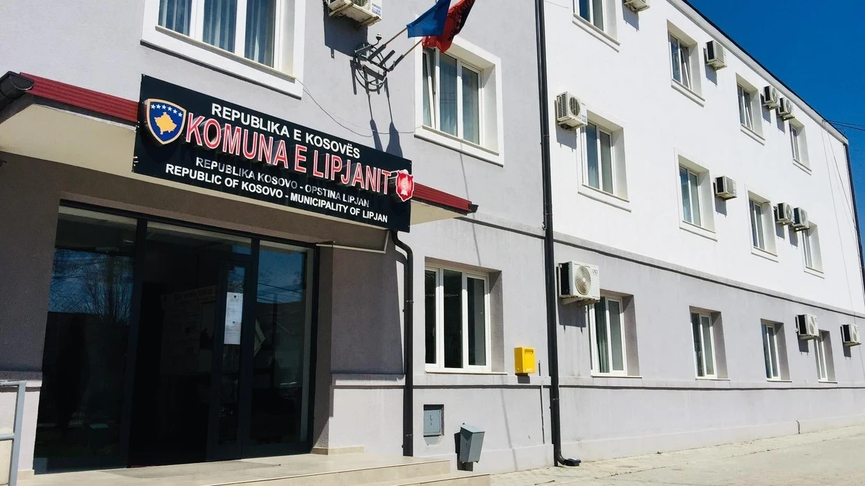 Komuna e Lipjanit mohon pretendimet për parregullsi në përzgjedhjen e operatorit për pastrimin e objekteve