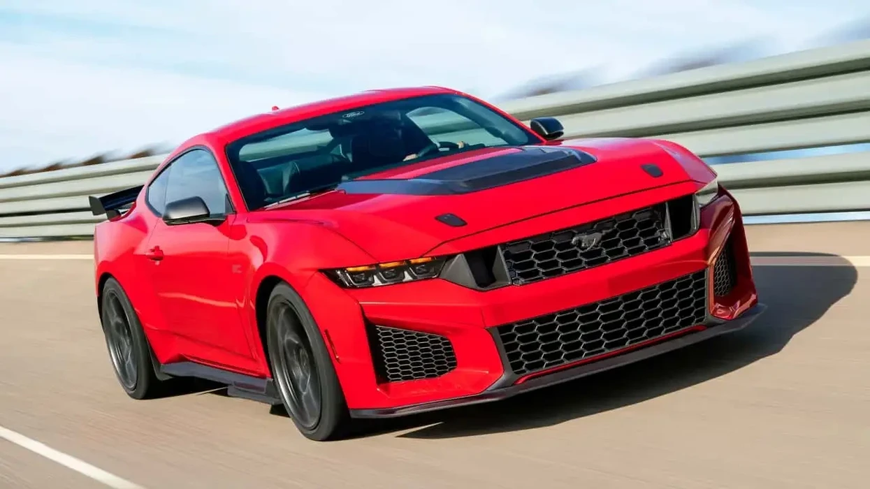 Ford prezanton Mustang Dark Horse SC - superfuqi prej 795 kuaj/fuqi