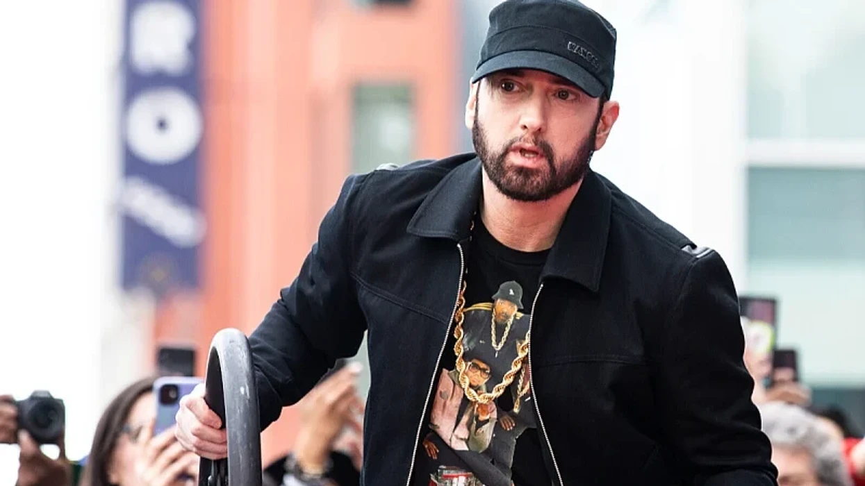 Eminem shënon 18 vjet mos-konsumim të alkoolit, ndan një simbol të momentit të tij të veçantë me fansat