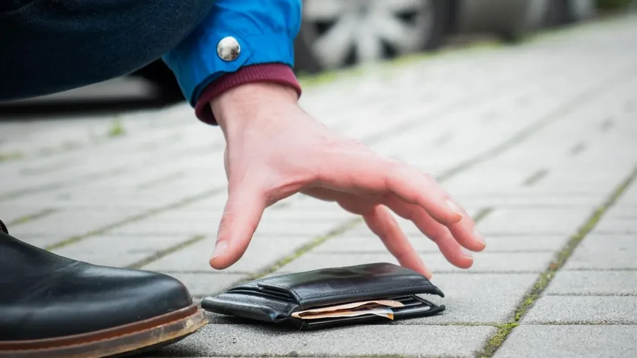 Nxënësi në Shtime dorëzon në polici paratë e gjetura, vlerësohet si shembull qytetar