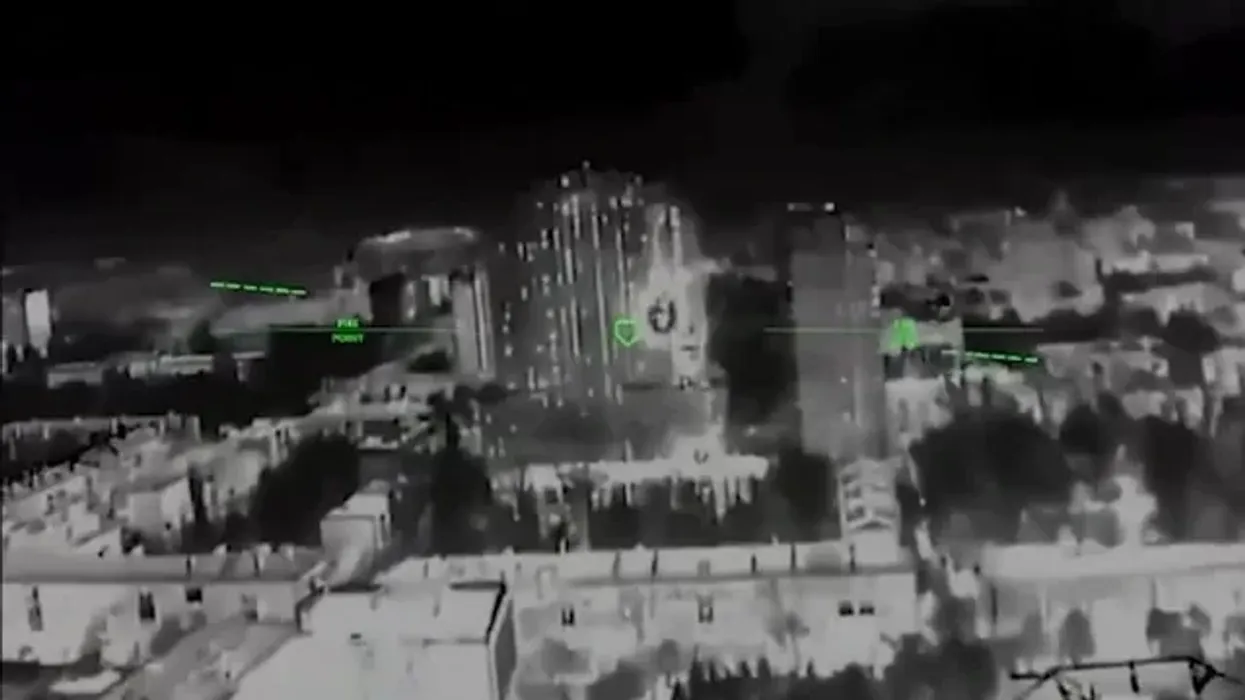 Dronët ukrainas godasin qendrën komanduese të FSB-së në qendër të Donetskut Dronët ukrainas godasin qendrën komanduese të FSB-së në qendër të Donetskut