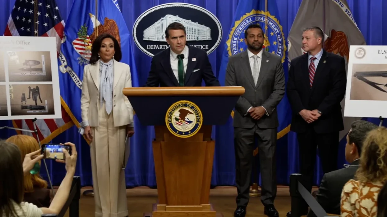 Zyrtarët e Departamentit të Drejtësisë thonë se i dyshuari për sulm në Shtëpinë e Bardhë pësoi lëndime "të lehta"