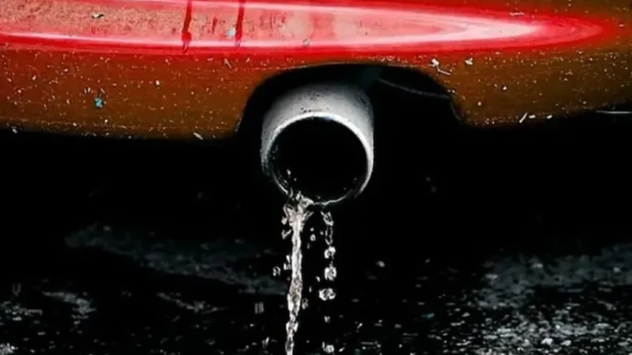 Pse del ujë nga shkarkuesi - kur është normale dhe kur mund të jetë problem?