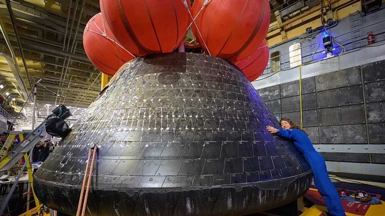 Kapsula Artemis II është kthyer në Florida pas fluturimit historik rreth Hënës