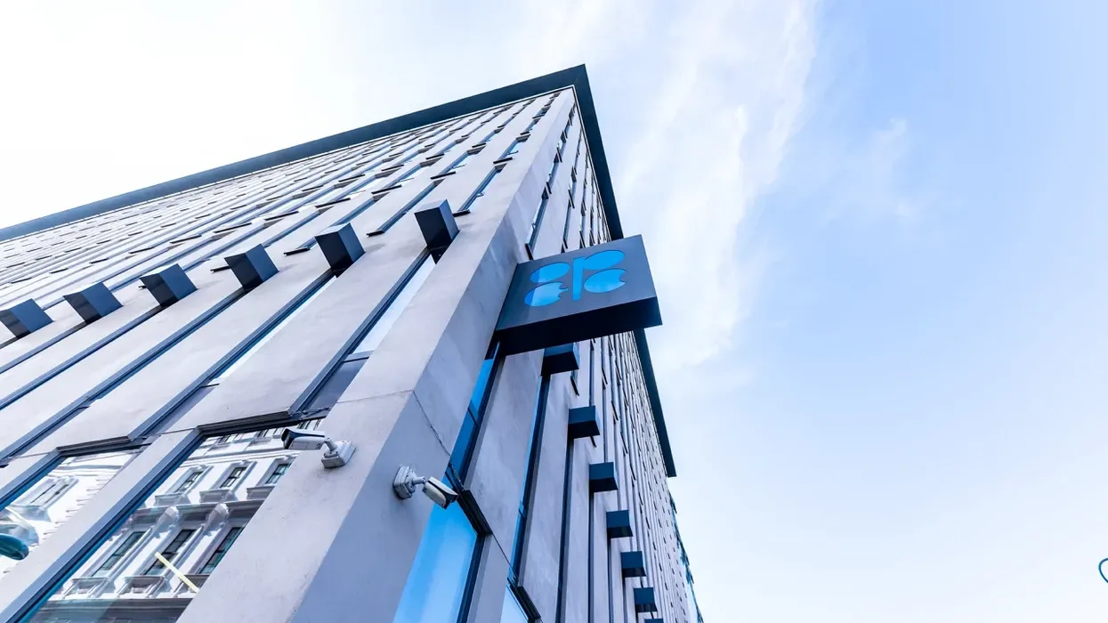Emiratet e Bashkuara Arabe “nuk po shqyrtojnë asnjë tërheqje” nga organizata të tjera pas daljes nga OPEC Emiratet e Bashkuara Arabe “nuk po shqyrtojnë asnjë tërheqje” nga organizata të tjera pas daljes nga OPEC