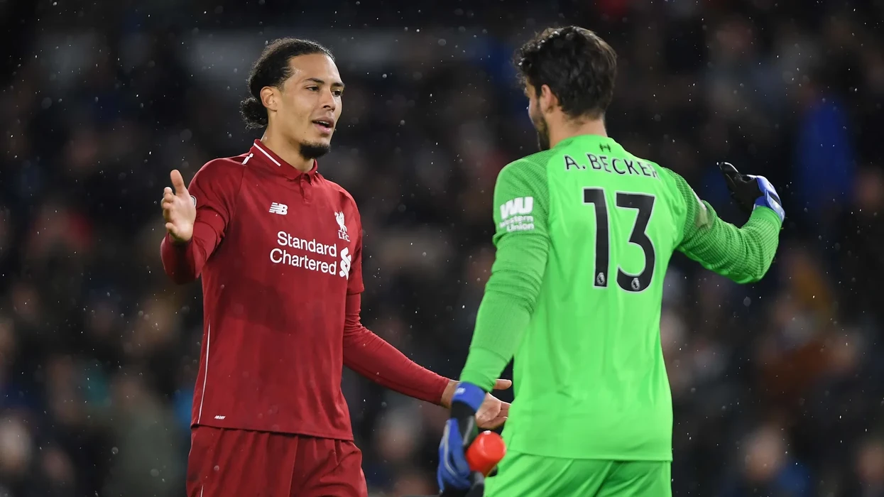 Virgil van Dijk reagon ndaj zërave për largimin e Alisson Becker