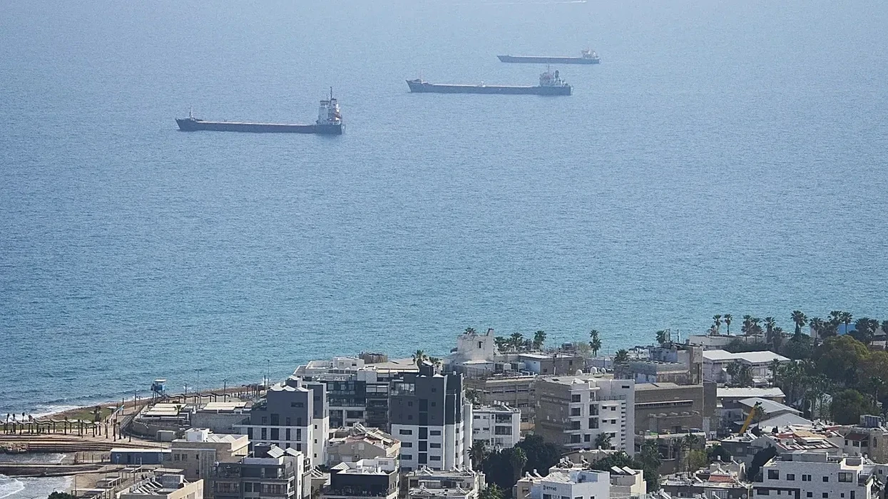 Izraeli ndalon anijen ruse me drithëra për shkak të debatit ukrainas për vjedhjen e grurit