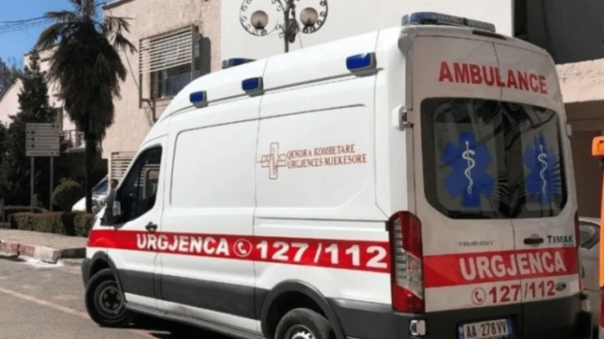 Aksident në Shkodër, vetura përplas këmbësorin - i lënduari transportohet në spital