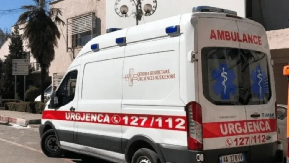 Aksident në Shkodër, vetura përplas këmbësorin - i lënduari transportohet në spital