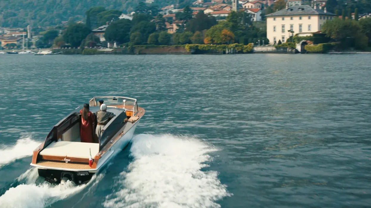 Luksi hollivudian në liqenin e Comos: Vila e George Clooney shfaqet në filmin "The Devil Wears Prada 2"