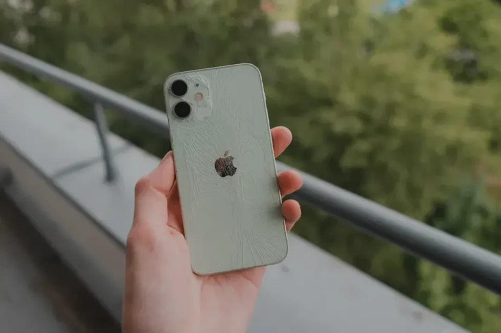 Pse janë kaq të shtrenjta riparimet e xhamit të iPhone?