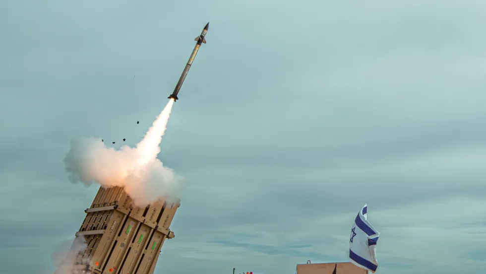 Sistemi izraelit i mbrojtjes ajrore i vendosur në Emiratet e Bashkuara Arabe ka interceptuar një raketë iraniane