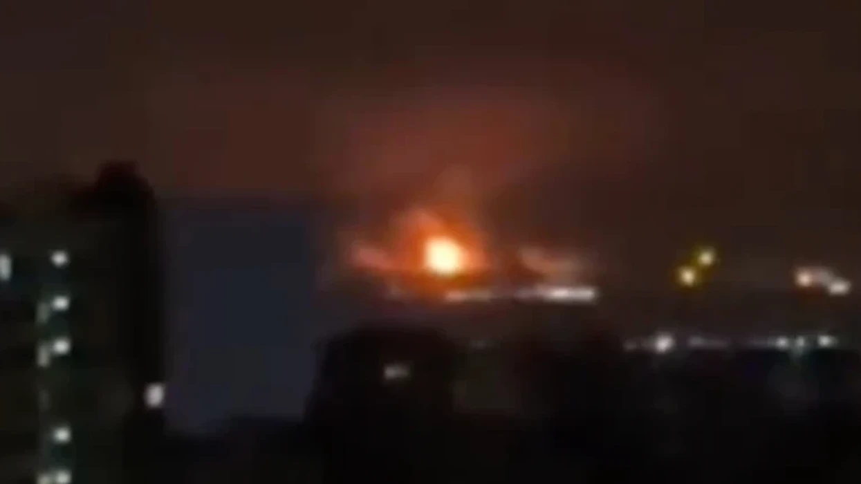 Sulm ukrainas ndaj Moskës, digjet edhe një rafineri - Zelensky publikon videot