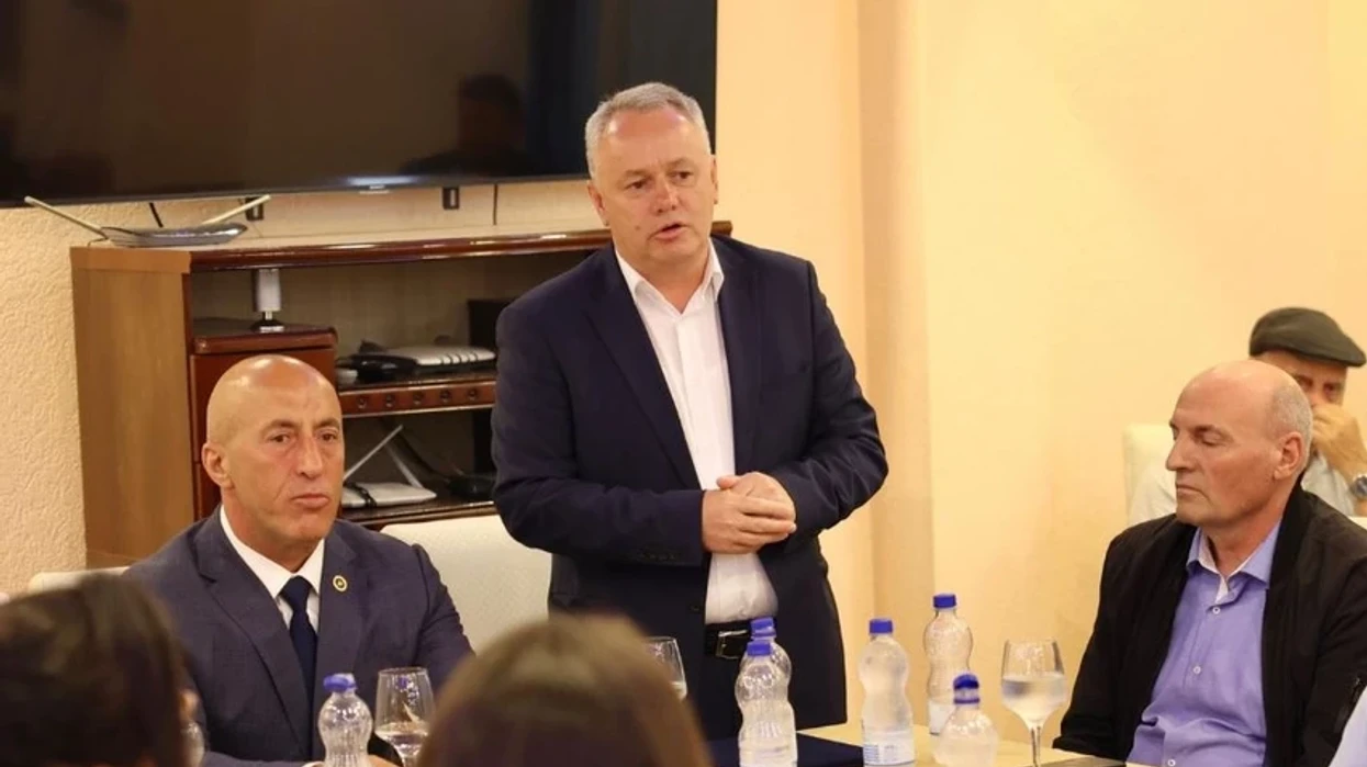 A po përçahet Dega e AAK-së në Junik? Kuçi bojkoton Kuvendin Zgjedhor: Procesi nuk është legjitim