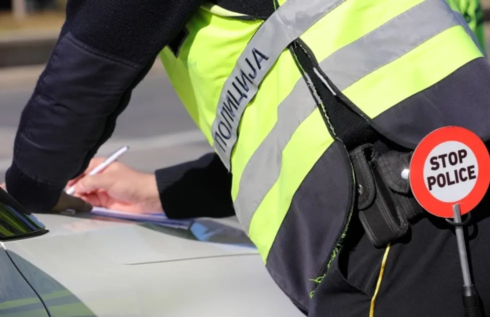 Konfiskohet autobusi që transportonte nxënës në autostradën Veles-Shkup