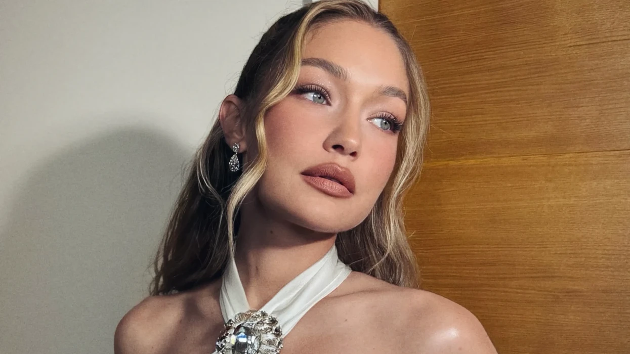 Gigi Hadid rikthen trendin e buzëve të mjegulluara: Duken më të plota, por elegante