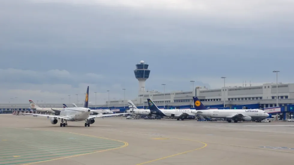 Panik në aeroportin e Athinës, aeroplani pëson defekt në ajër dhe piloti detyrohet të bëjë ulje emergjente