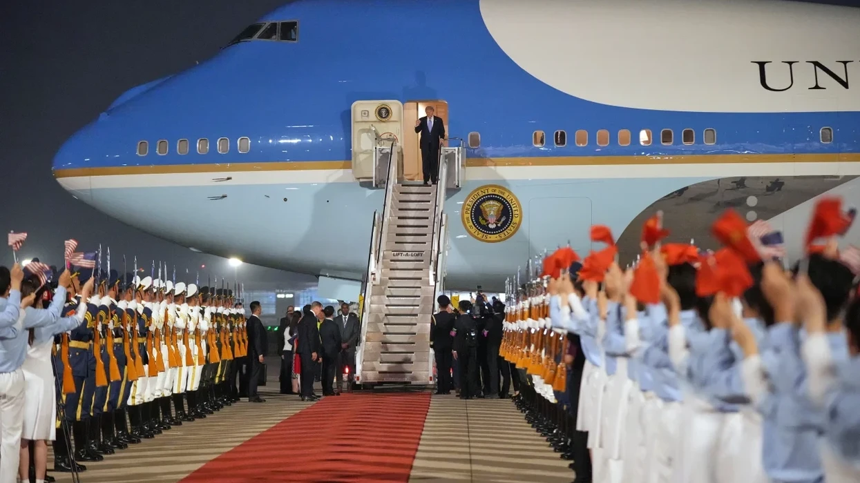 Trump arrin në Kinë - vizita e parë e një presidenti amerikan që nga viti 2017