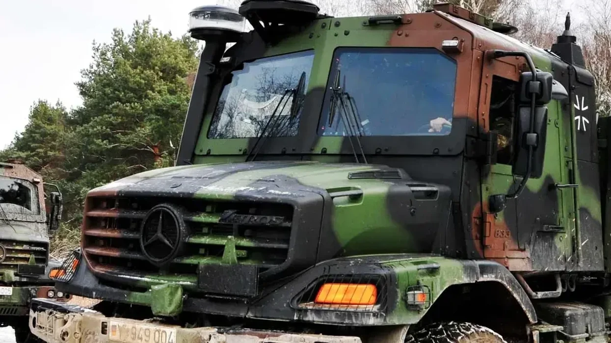Mercedes shqyrton prodhimin e armëve: Bota është bërë e paparashikueshme