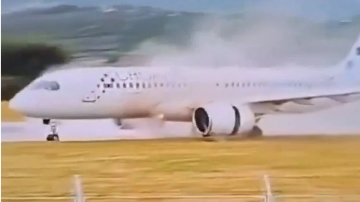 Aeroplani i aviokompanisë kroate del nga pista në Split dhe godet një tabelë, brenda fluturakes gjendeshin 130 pasagjerë