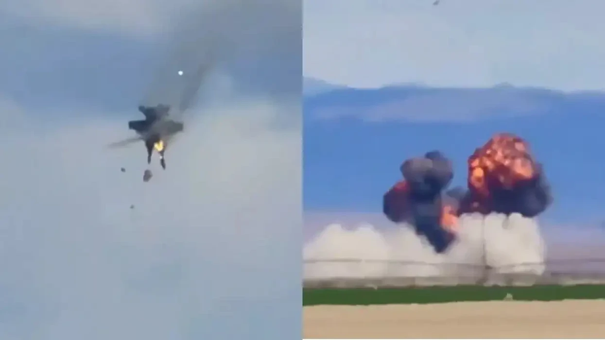 Dy aeroplanë luftarakë EA-18G Growler të Marinës Amerikane përplasen në ajër, pamje