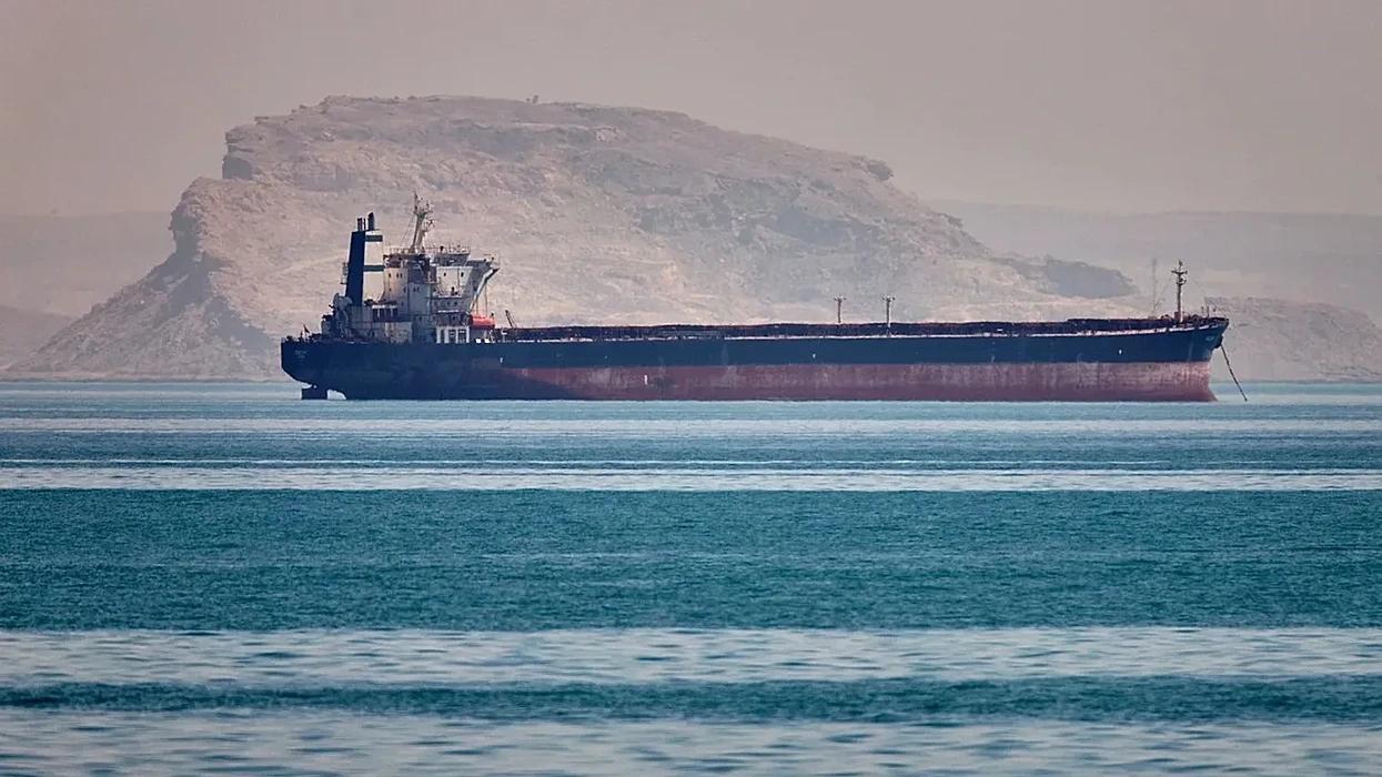 Irani krijon autoritetin e tranzitit të Hormuzit për të ngarkuar anijet për kalimin