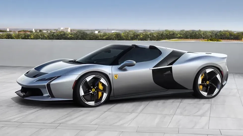 HC25 është një Ferrari F8 Spider V8 i ripërpunuar dhe i vetëm