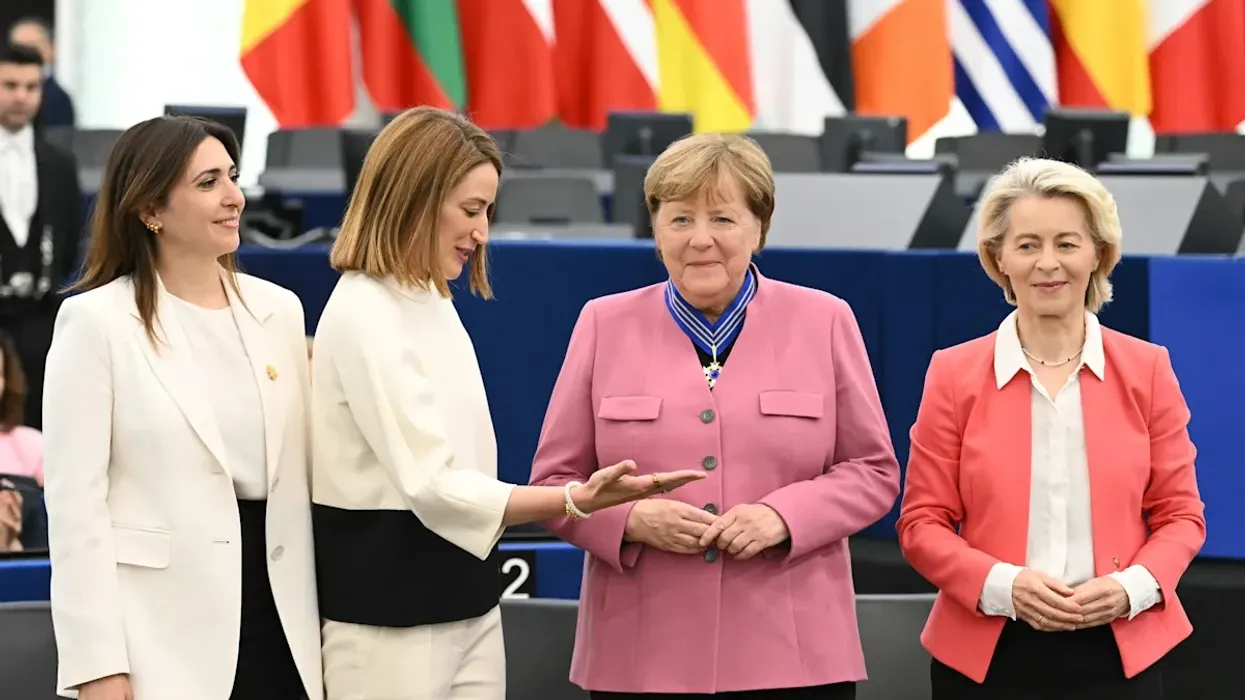 Merkel merr Urdhrin Evropian të Meritës nga Parlamenti Evropian Merkel merr Urdhrin Evropian të Meritës nga Parlamenti Evropian