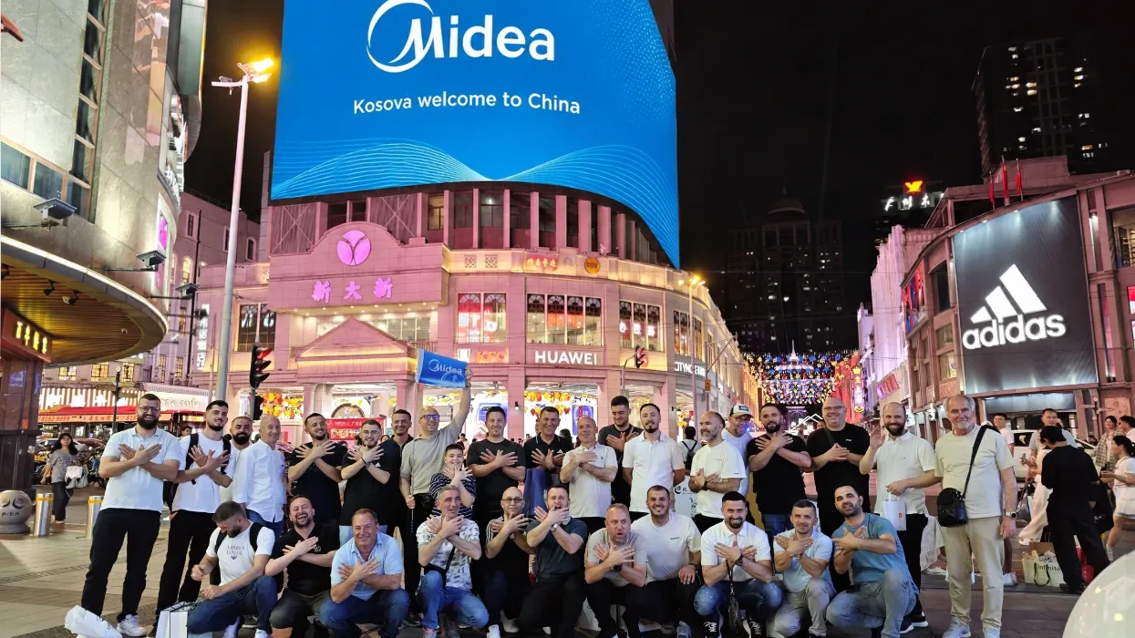 Ekskluzive nga Kina, një udhëtim si asnjë tjetër më parë: Midea Kosova marshon drejt së ardhmes së klimatizimit me 40 partnerë Ekskluzive nga Kina, një udhëtim si asnjë tjetër më parë: Midea Kosova marshon drejt së ardhmes së klimatizimit me 40 partnerë
