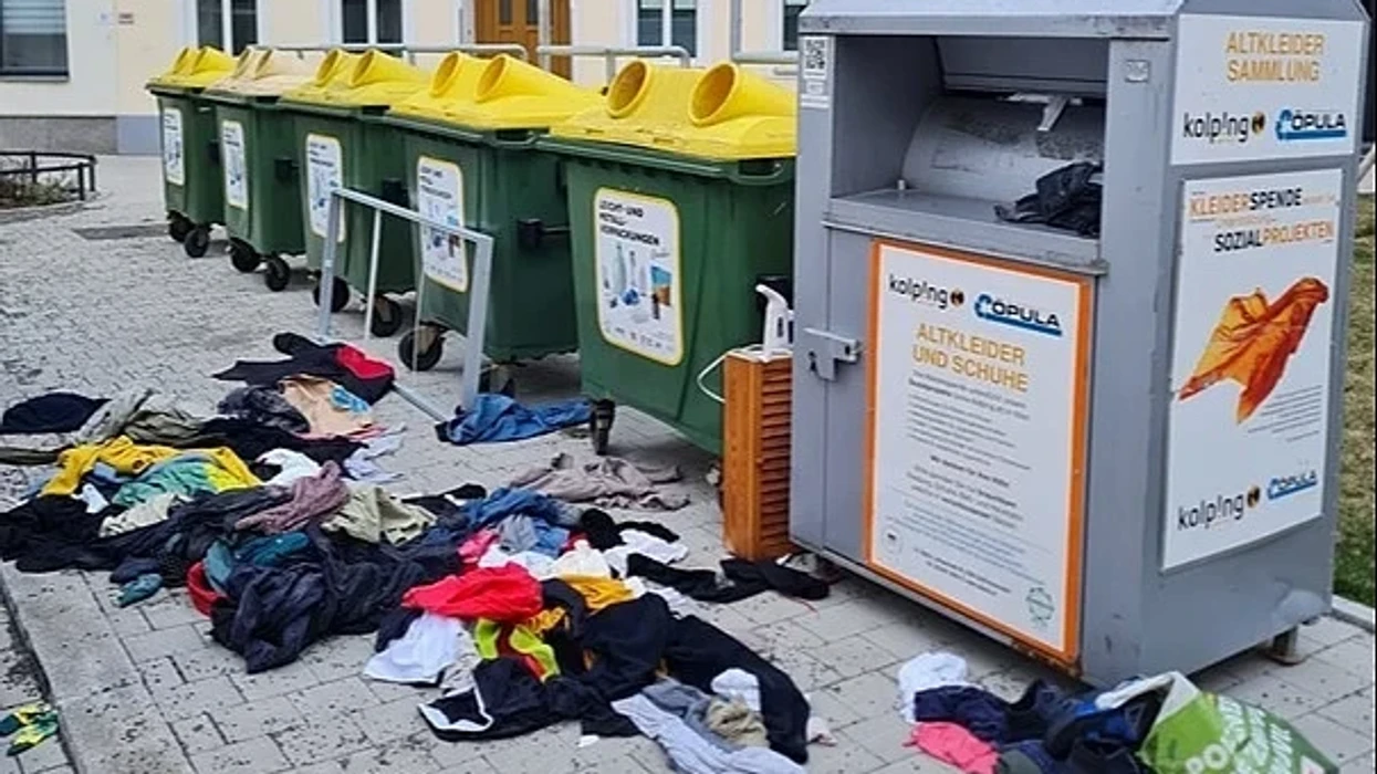 Vjena ndalon kontejnerët për rroba të vjetra në rrugë