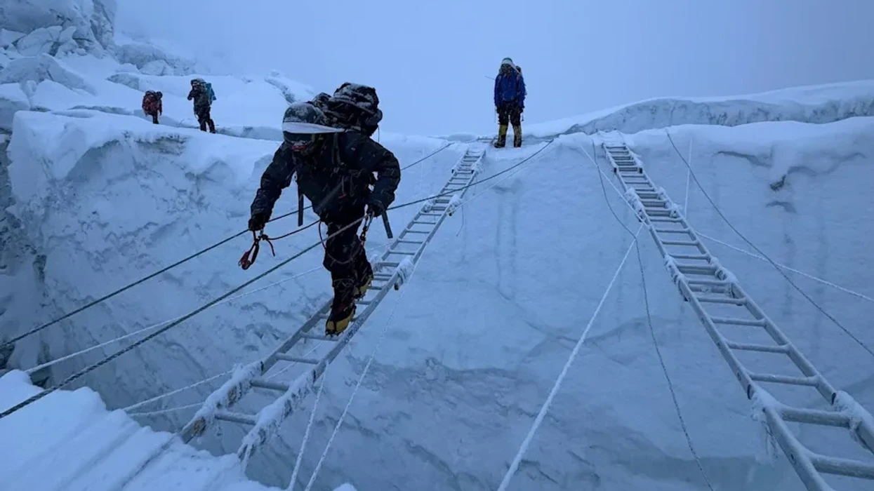 Detaje rreth 274 alpinistëve që arrijnë majën e Everestit brenda një dite