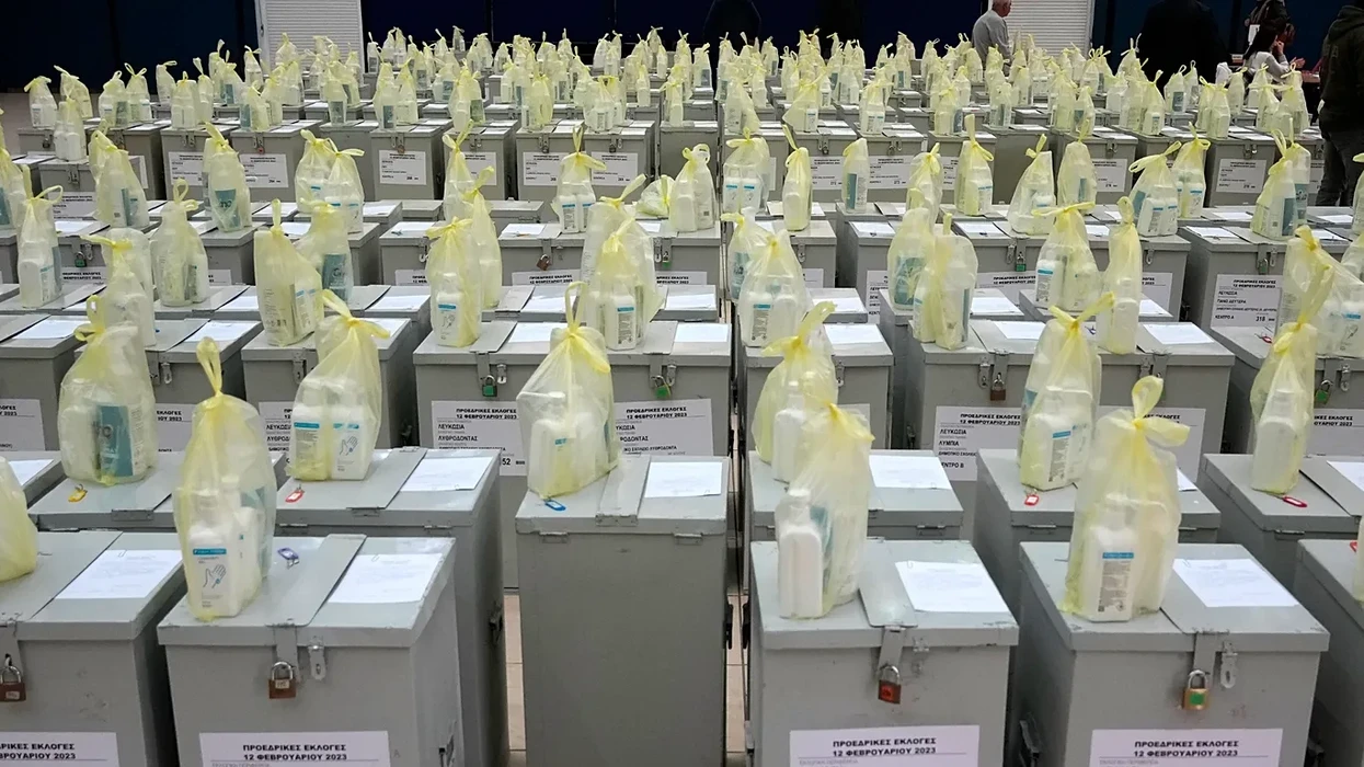 Qipriotët drejtë kutive të votimit pas një fushate zgjedhore të kontestuar ashpër