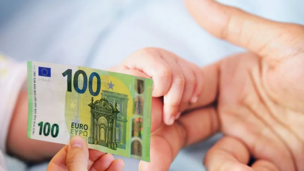 Pagesat prej 100 eurosh për pensionistët dhe fëmijët dalin sot