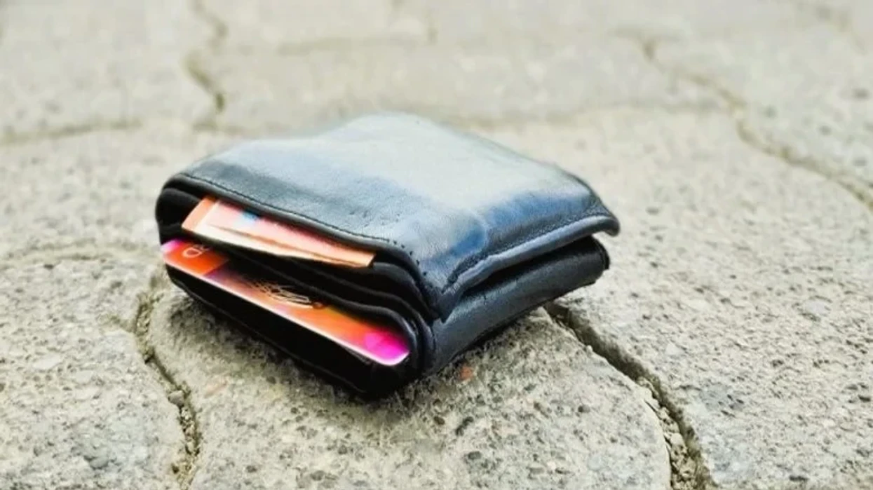 E mitura dorëzon kuletën me 2 mijë euro, e gjeti në rrugë në Mitrovicë