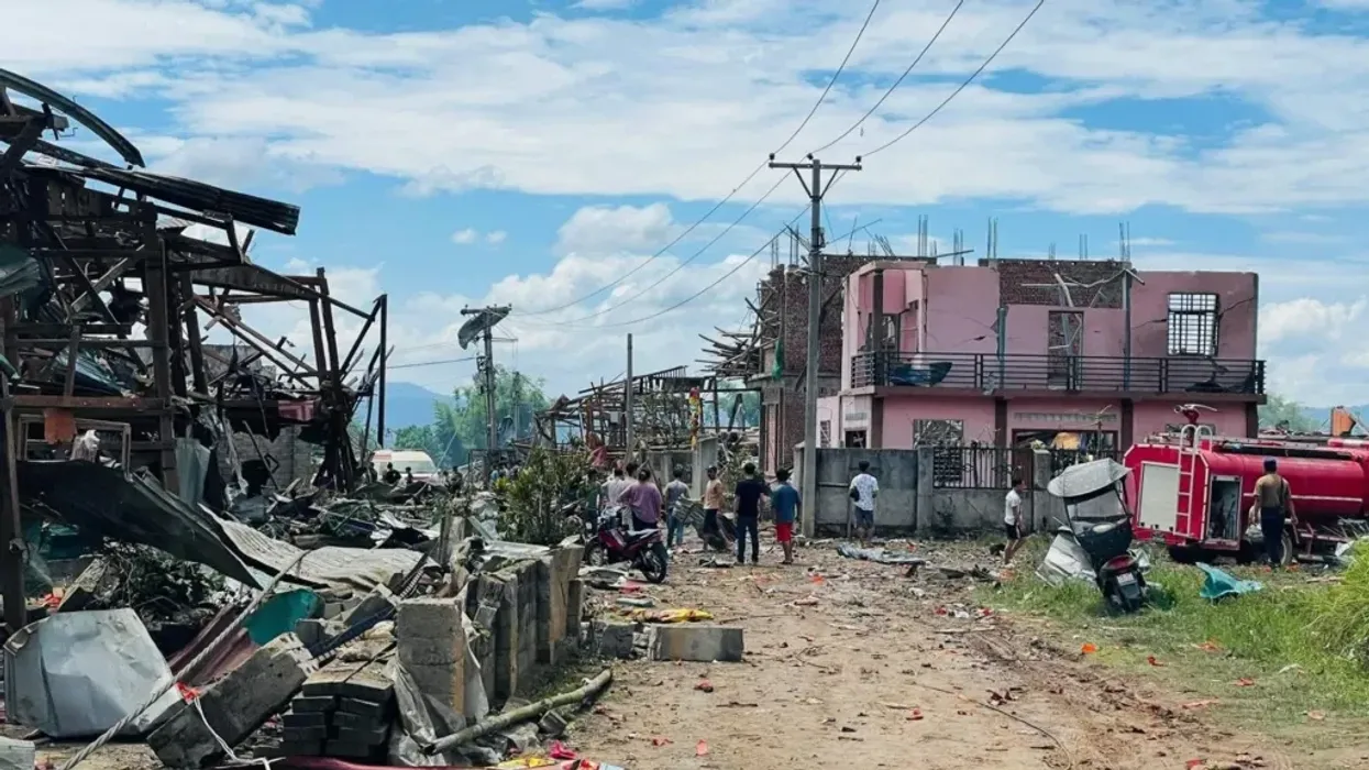 Shpërthim vret dhjetëra persona në një fshat të kontrolluar nga rebelët në Myanmar Shpërthim vret dhjetëra persona në një fshat të kontrolluar nga rebelët në Myanmar