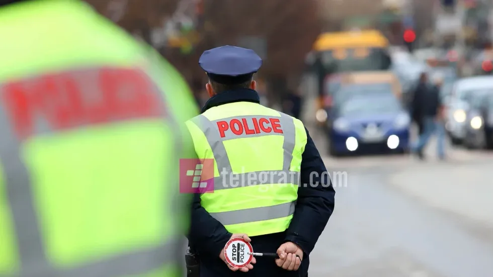 Voziti 180 km/h në zonë 50 në Prishtinë, kapet nga policia