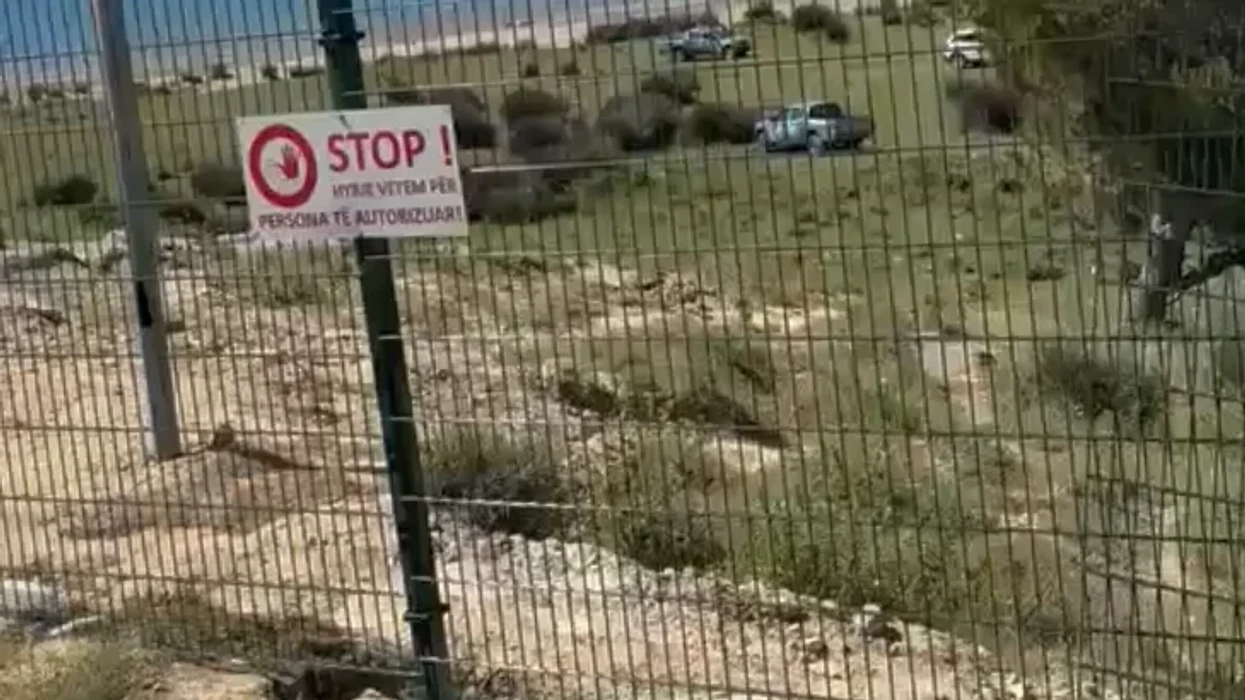 Pas incidentit të dhunshëm në Zvërnec, hiqet teli me gjemba nga rrethimi i kantierit