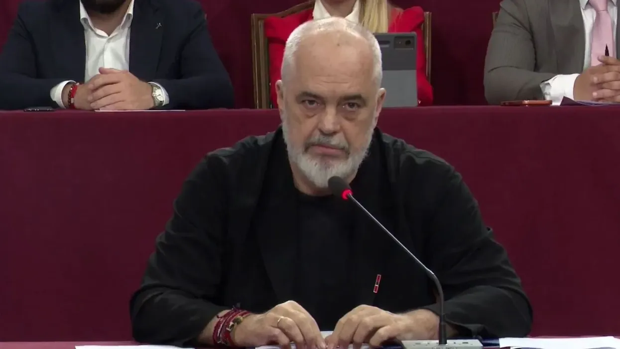 “Edhe unë do revoltohesha po të më thoshin se shteti po fal tokën”, Rama flet për protestën në Zvërnec “Edhe unë do revoltohesha po të më thoshin se shteti po fal tokën”, Rama flet për protestën në Zvërnec