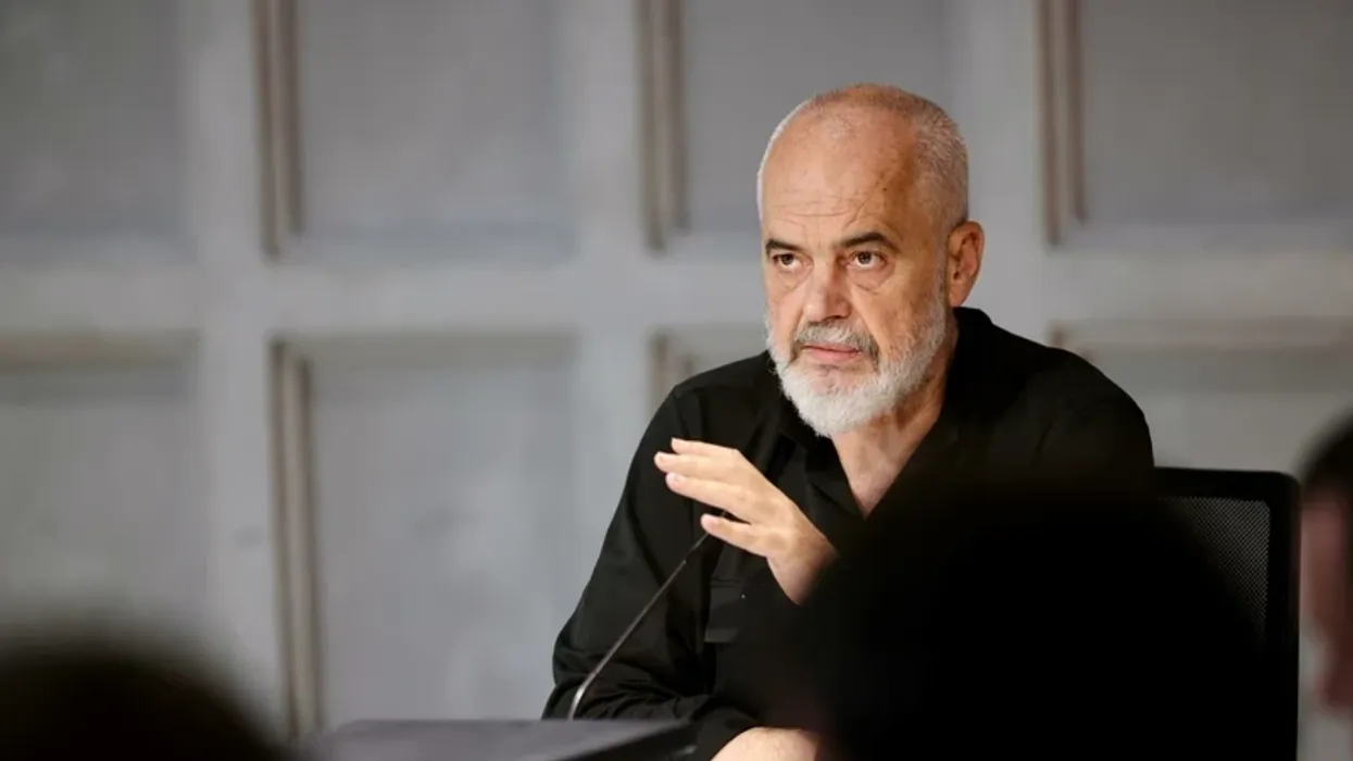 Rama i shkruan ish-kryeministrit grek për Zvërnecin: Partia e re e ktheu një incident në çështje politike Rama i shkruan ish-kryeministrit grek për Zvërnecin: Partia e re e ktheu një incident në çështje politike