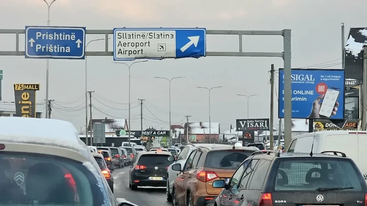 Dy aksidente trafiku në rrugën Prishtinë-Pejë, krijohen kolona