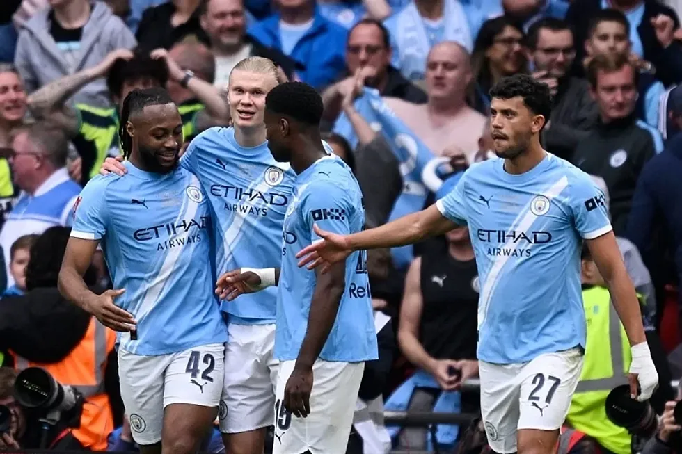 City shumë pranë mesfushorit anglez, kalon rivalët e United