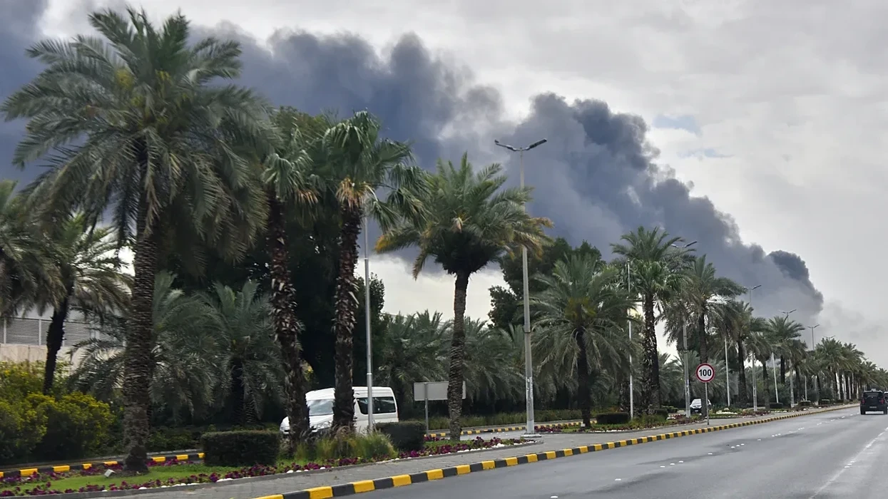 Sulmi me dron iranian shkakton dëme të rënda në aeroportin e Kuvajtit, ndërsa SHBA-të dhe Irani bëjnë grevë tregtare
