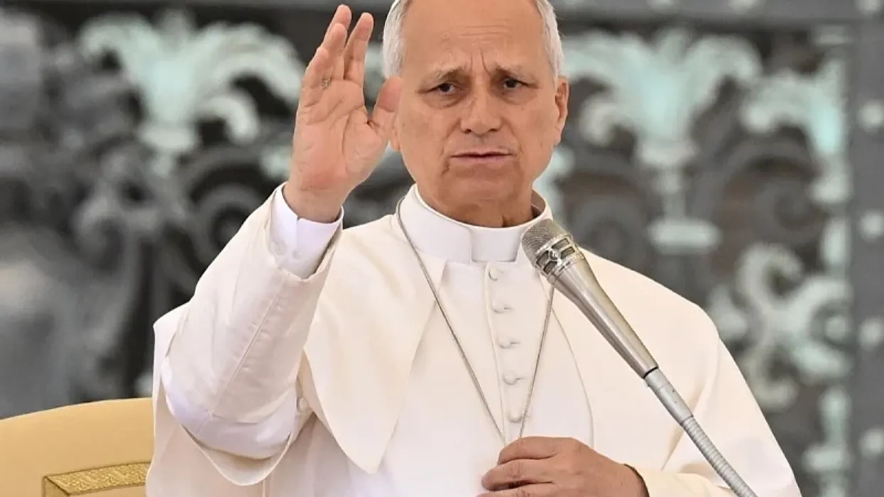 Arkëtari i bankës udhëtoi nga SHBA-ja në Vatikan për t'ia kthyer Papa Leo 8.65 dollarët që i kishin mbetur në PayPal Arkëtari i bankës udhëtoi nga SHBA-ja në Vatikan për t'ia kthyer Papa Leo 8.65 dollarët që i kishin mbetur në PayPal